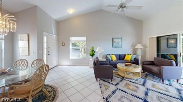 529 Windsor SQ 101, Naples, FL 34104