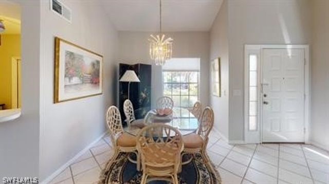 529 Windsor SQ 101, Naples, FL 34104
