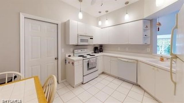 529 Windsor SQ 101, Naples, FL 34104