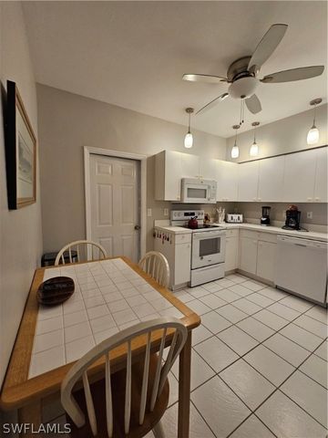 529 Windsor SQ 101, Naples, FL 34104