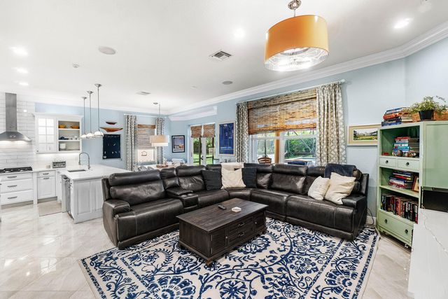 10697 Willow Oak Court, Wellington, FL 33414