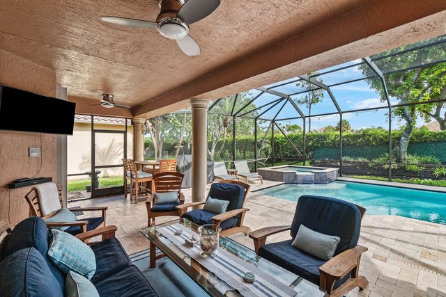 10697 Willow Oak Court, Wellington, FL 33414