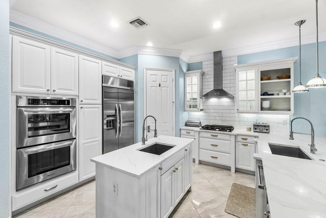 10697 Willow Oak Court, Wellington, FL 33414