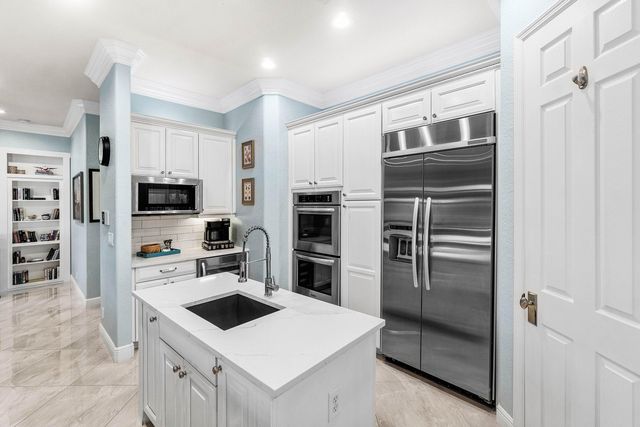 10697 Willow Oak Court, Wellington, FL 33414