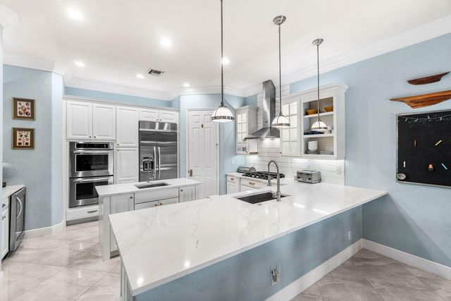 10697 Willow Oak Court, Wellington, FL 33414