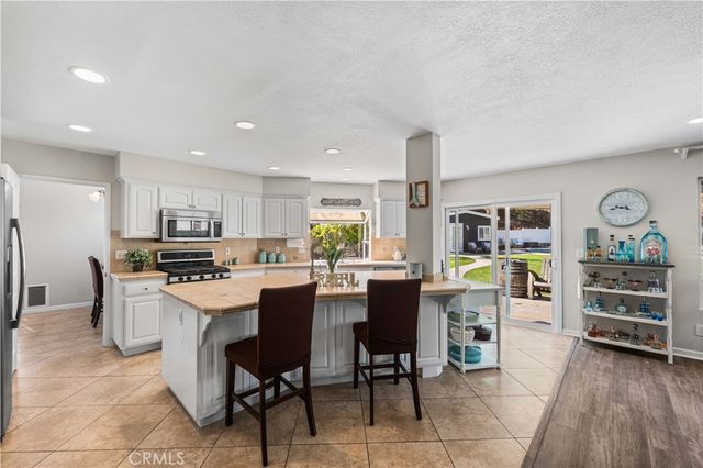 22435 Cardiff Drive, Saugus, CA 91350