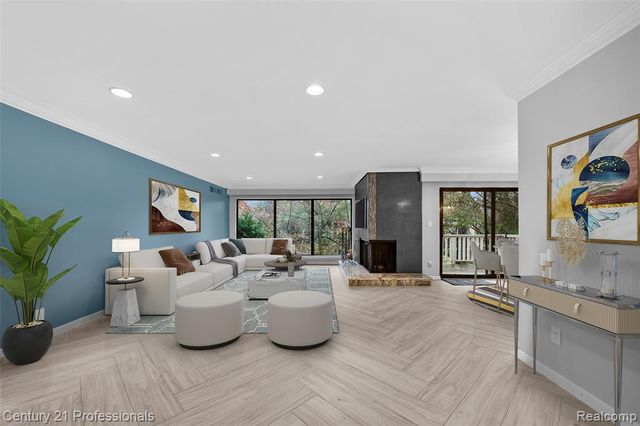 7106 Bridge Way W, West Bloomfield, MI 48322