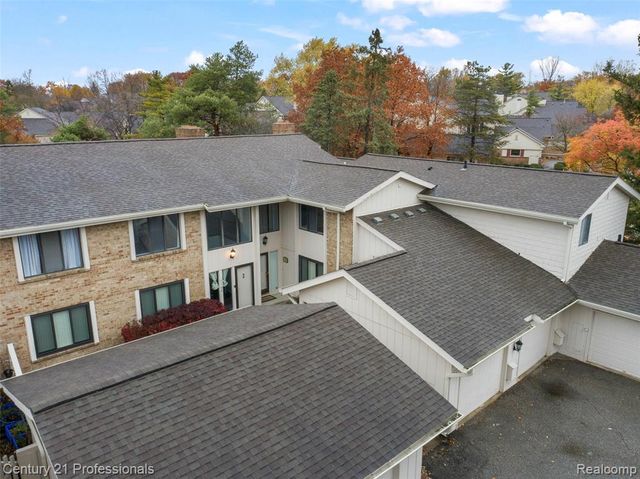 7106 Bridge Way W, West Bloomfield, MI 48322