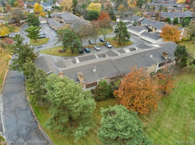 7106 Bridge Way W, West Bloomfield, MI 48322