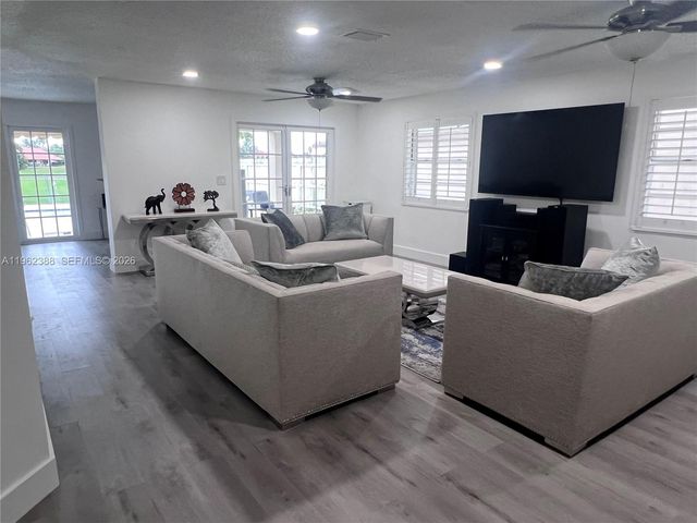 7415 Coldstream Dr, Hialeah, FL 33015