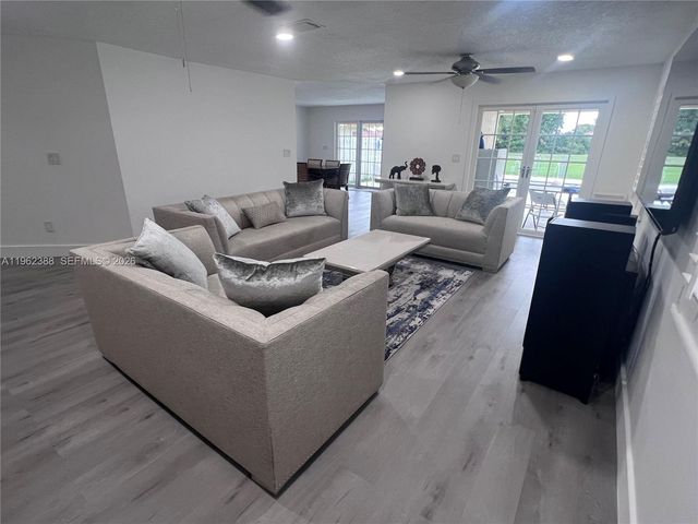 7415 Coldstream Dr, Hialeah, FL 33015