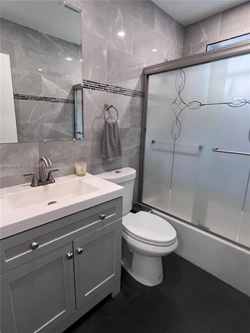 7415 Coldstream Dr, Hialeah, FL 33015