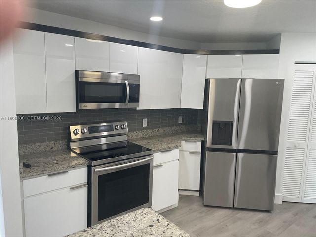 7415 Coldstream Dr, Hialeah, FL 33015