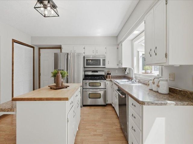9331 Cedar Forest Road, Eden Prairie, MN 55347