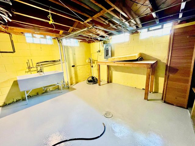 8523 W Glendale AVENUE, Milwaukee, WI 53225