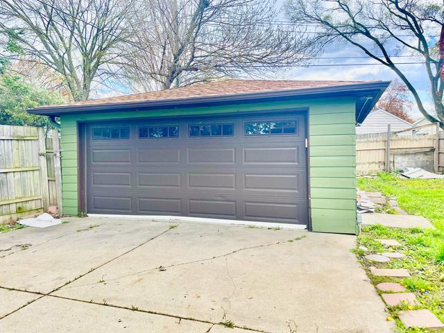 8523 W Glendale AVENUE, Milwaukee, WI 53225