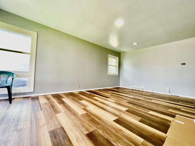8523 W Glendale AVENUE, Milwaukee, WI 53225