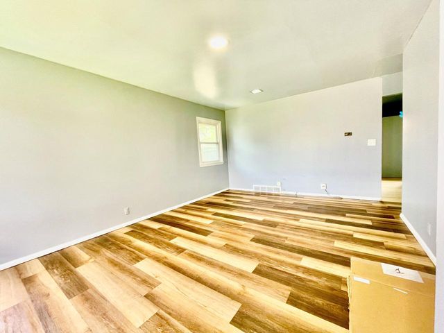 8523 W Glendale AVENUE, Milwaukee, WI 53225