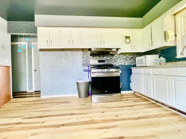 8523 W Glendale AVENUE, Milwaukee, WI 53225