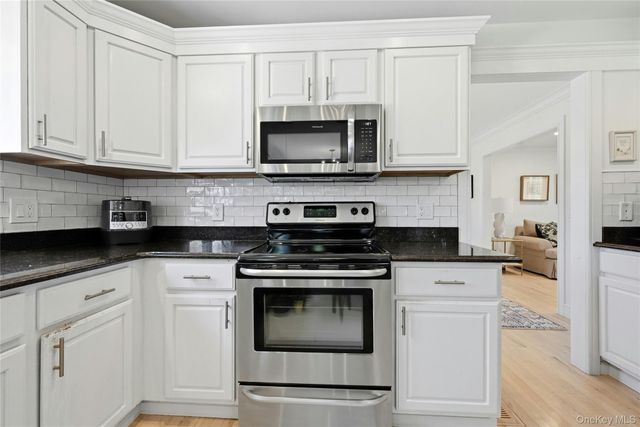 875 Deerfoot Path, Cutchogue, NY 11935