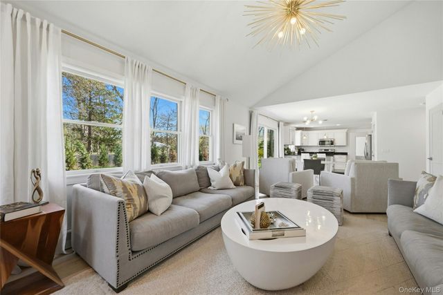 875 Deerfoot Path, Cutchogue, NY 11935