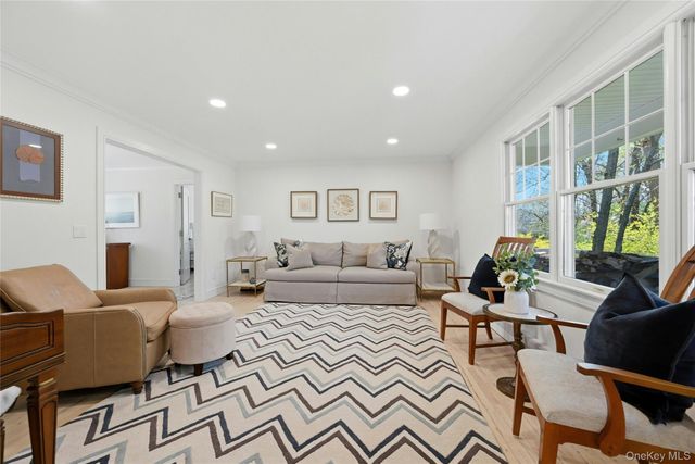 875 Deerfoot Path, Cutchogue, NY 11935
