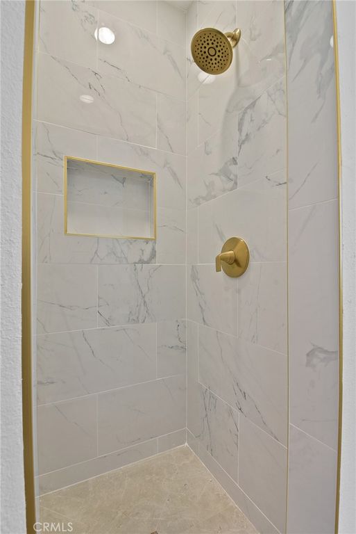 Image 11 of property listing at 10731 Amery Avenue, South Gate, CA 90280