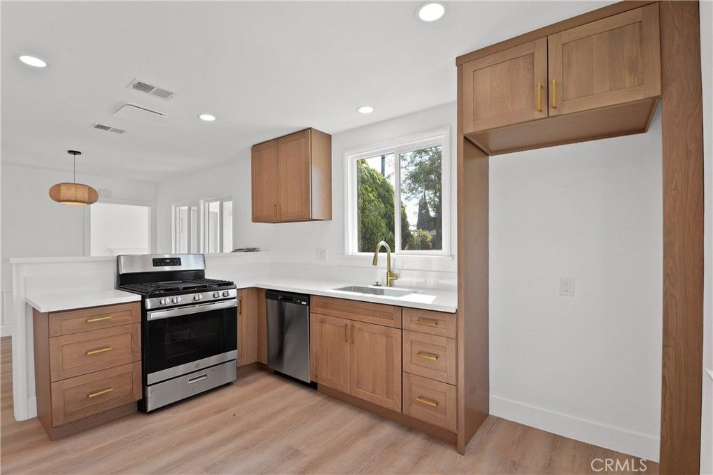 Image 2 of property listing at 10731 Amery Avenue, South Gate, CA 90280