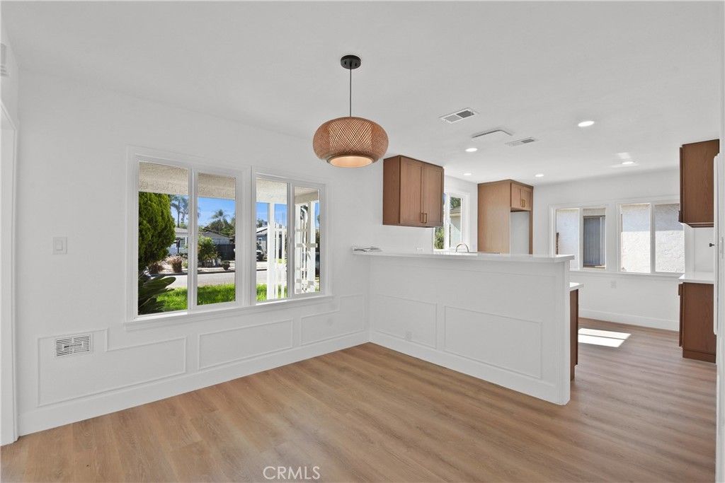 Image 4 of property listing at 10731 Amery Avenue, South Gate, CA 90280