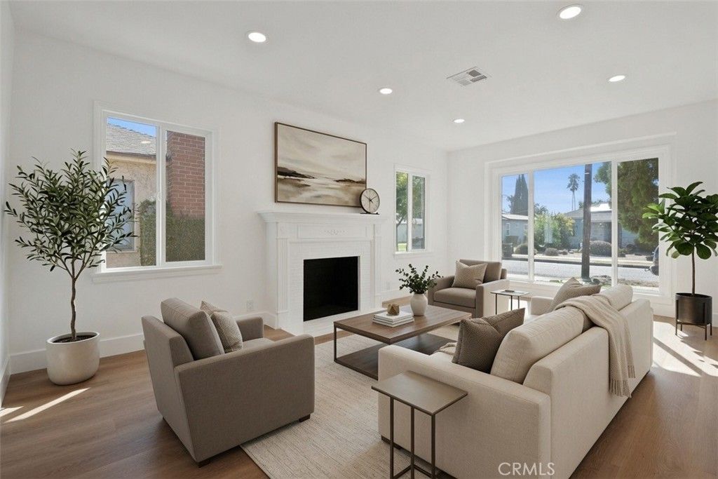 Image 5 of property listing at 10731 Amery Avenue, South Gate, CA 90280
