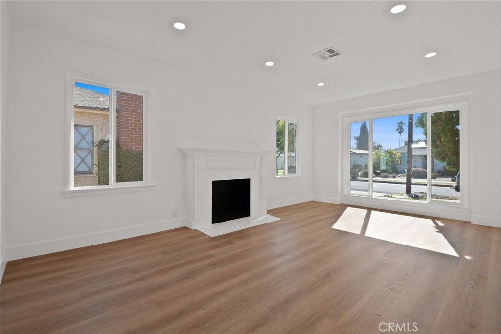 Image 6 of property listing at 10731 Amery Avenue, South Gate, CA 90280