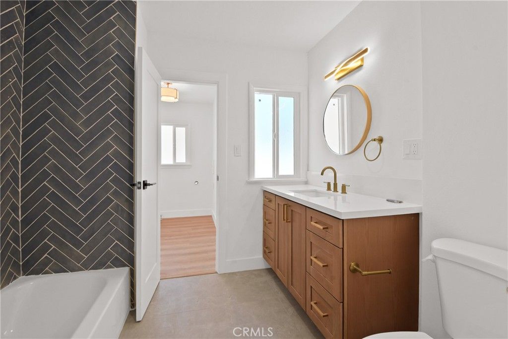 Image 7 of property listing at 10731 Amery Avenue, South Gate, CA 90280