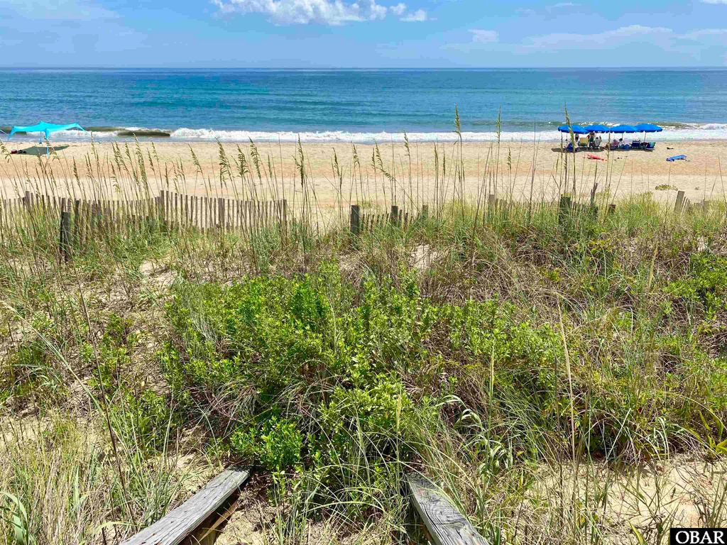 Image 8 of property listing at 8 Purple Martin Lane Lot C, Southern Shores, NC 27949