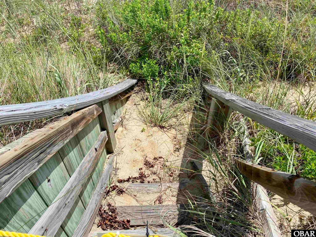 Image 10 of property listing at 8 Purple Martin Lane Lot C, Southern Shores, NC 27949