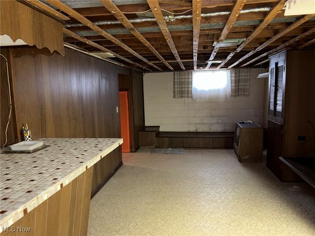 453 Kenyon Avenue, Elyria, OH 44035