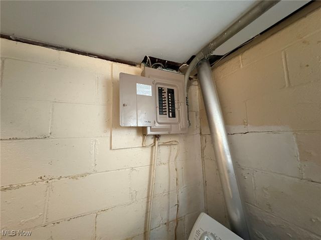 453 Kenyon Avenue, Elyria, OH 44035