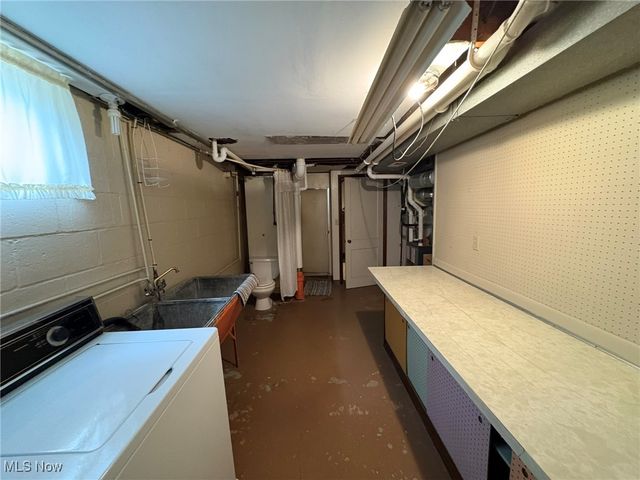 453 Kenyon Avenue, Elyria, OH 44035