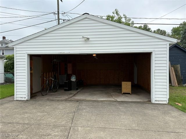 453 Kenyon Avenue, Elyria, OH 44035