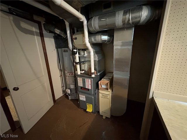 453 Kenyon Avenue, Elyria, OH 44035