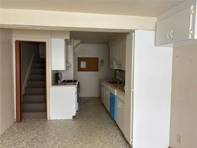 453 Kenyon Avenue, Elyria, OH 44035