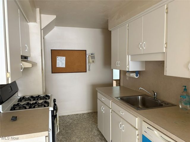 453 Kenyon Avenue, Elyria, OH 44035