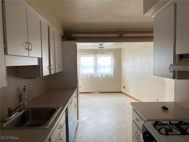 453 Kenyon Avenue, Elyria, OH 44035