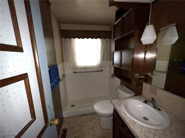 453 Kenyon Avenue, Elyria, OH 44035