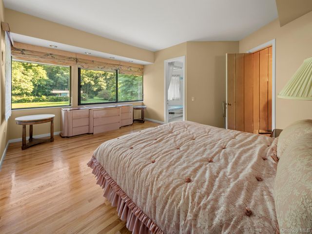 101 wheatley Road, Old Westbury, NY 11578