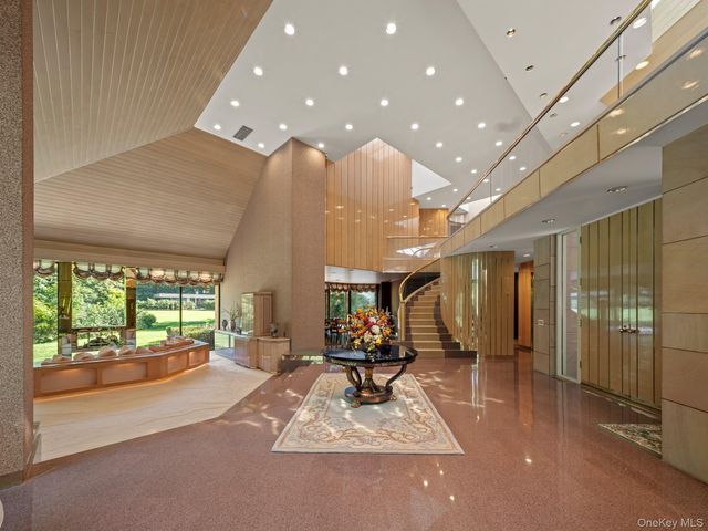 101 wheatley Road, Old Westbury, NY 11578