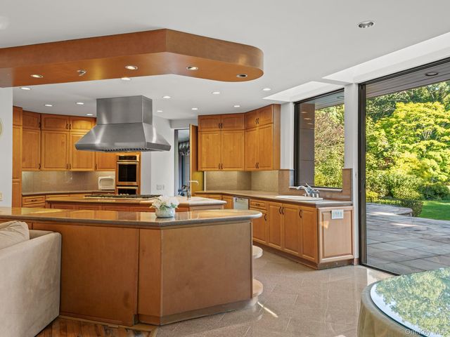 101 wheatley Road, Old Westbury, NY 11578