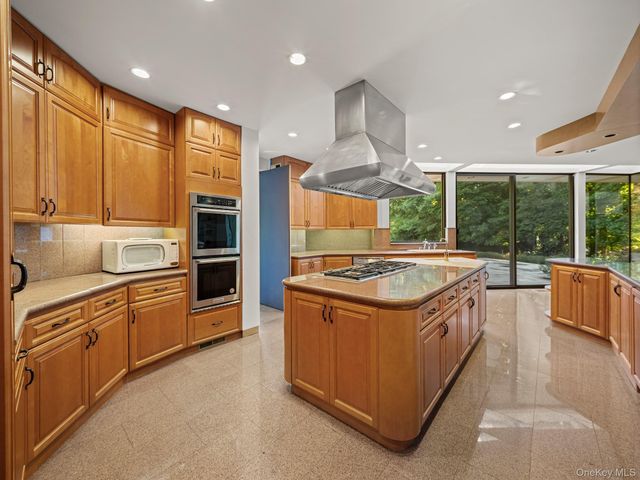 101 wheatley Road, Old Westbury, NY 11578