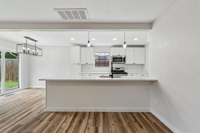 803 Hawthorne Lane, Edmond, OK 73003