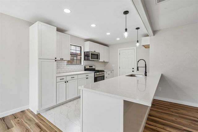 803 Hawthorne Lane, Edmond, OK 73003