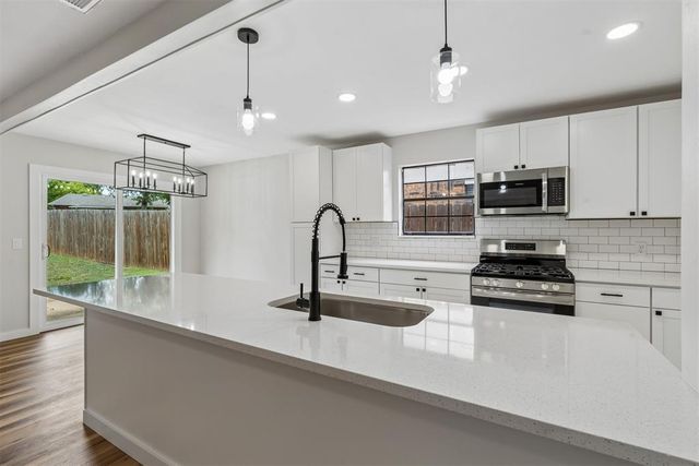 803 Hawthorne Lane, Edmond, OK 73003